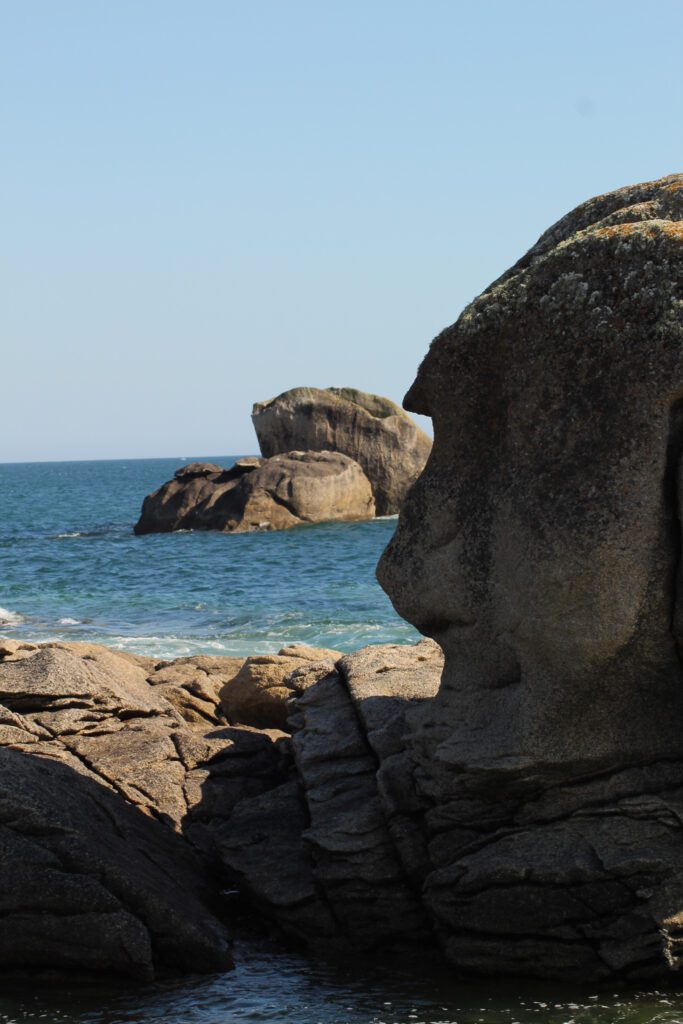 Les rochers de Lesconil à deux pas du Camping des Dunes dans le Finistère sud