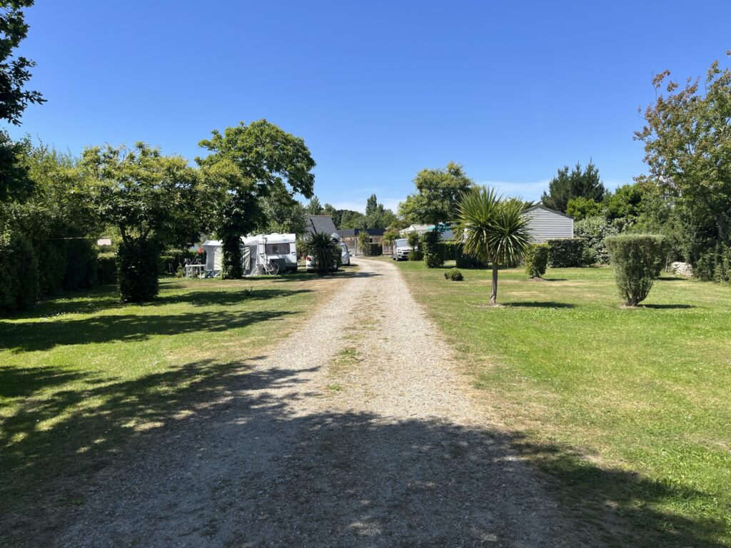 Emplacement tente au Camping des Dunes en Bretagne dans le Finistère sud