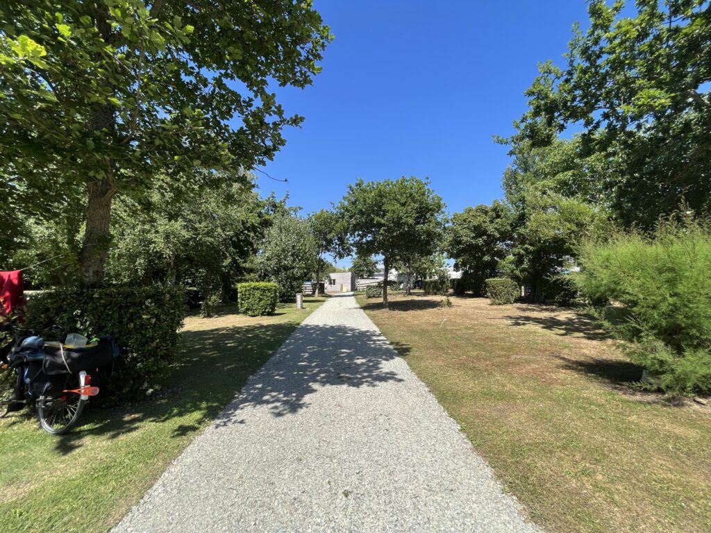 Tente camping car et caravane au Camping des Dunes à Plobannalec Lesconil dans le Finistère