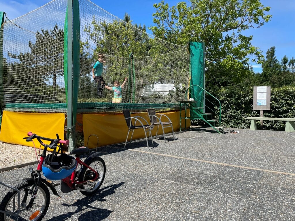 Jeux enfants au Camping des Dunes à Plobannalec Lesconil